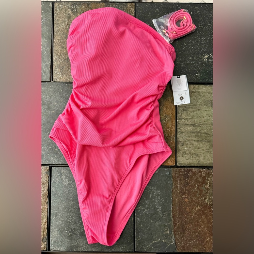 Women's Shirred Ribbed Bandeau Cheeky
One Piece Swimsuit - Shade & Shore